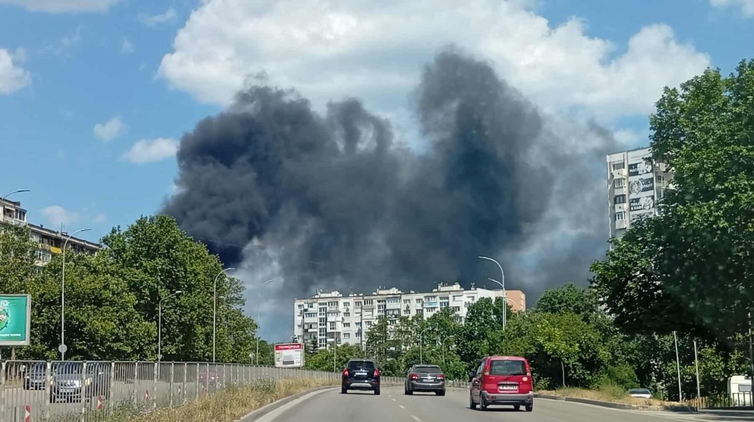 Пожарът край Техническия университет във Варна е овладян