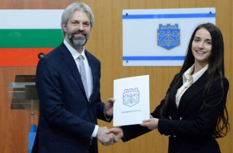 Кметът отличи най-изявените студенти на Варна за 2025 г.